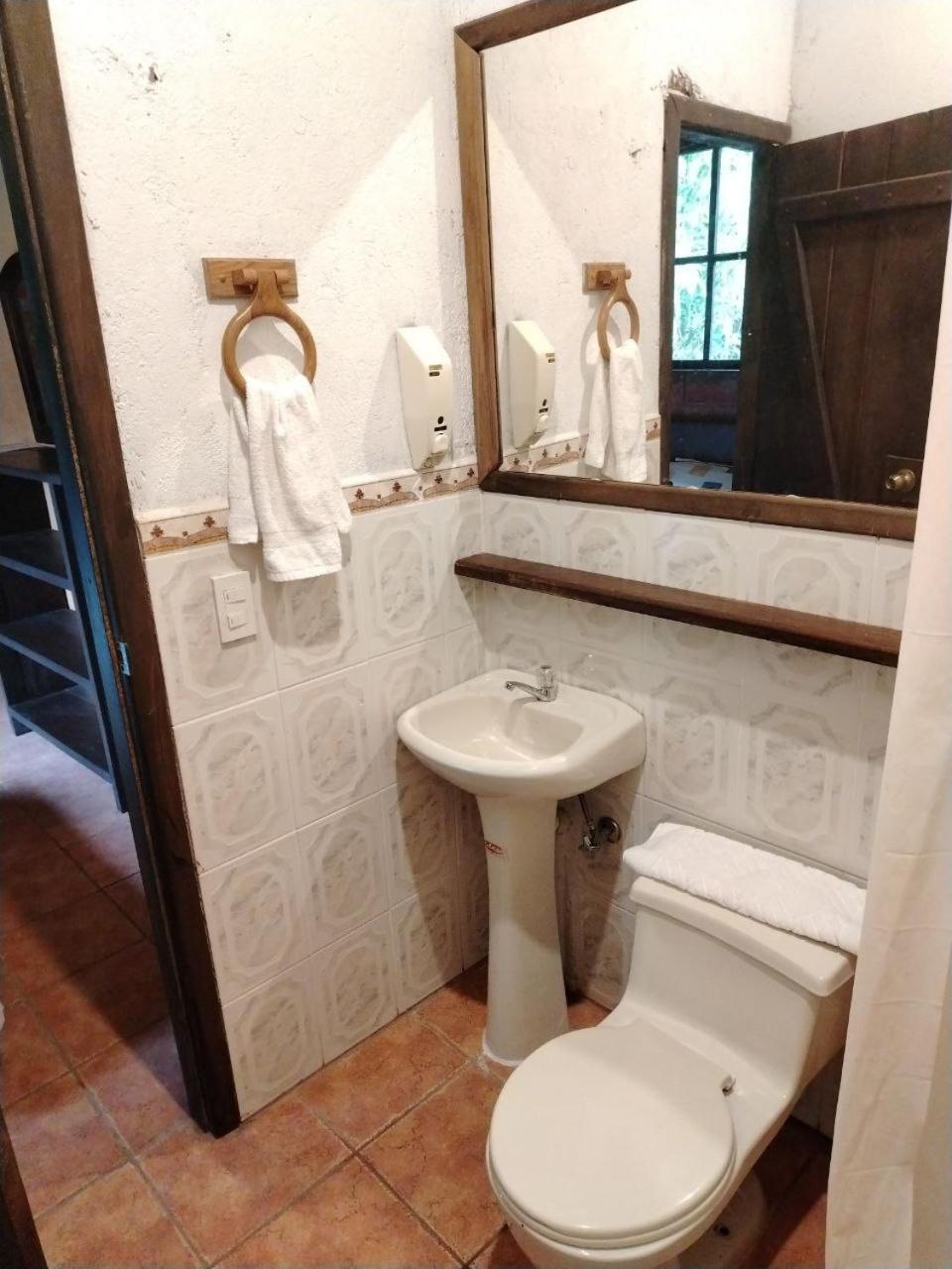 Hosteria Sapos Y Ranas Milpe Dış mekan fotoğraf